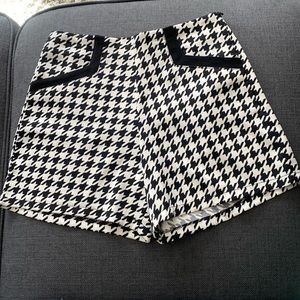 Black & White print Short Size S (Juniors)